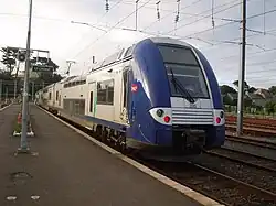 Vue d’une locomotive en gare.