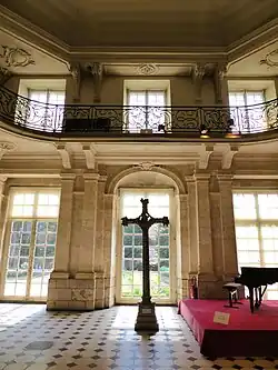 La salle à l'italienne.