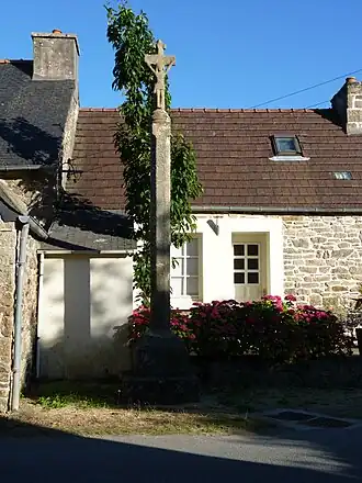 Croix du bourg de Trédrez : vue d'ensemble.