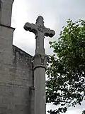 Croix ouvragée située devant l'église, don de J. Auclair, maire de Saint-Maurice-les-Châteauneuf, elle est l'œuvre du tailleur de pierres Burthier ;  bénie le 9 mai 1888 par Mgr Perraud, évêque d'Autun.