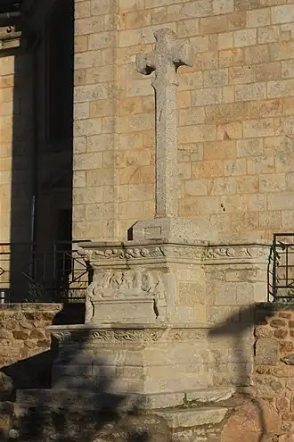 Croix du bourg : vue d'ensemble.