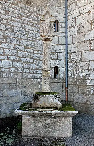 Croix du cimetière : vue d'ensemble.