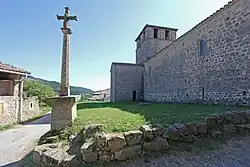 Le terrain-plain nord et sa croix.