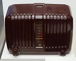 Radio Bakelite streamline (1952).
