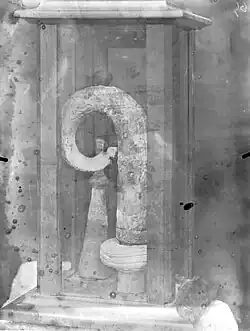 Photo ancienne (1923) de la crosse épiscopale du XIIIe&nbsp;siècle en ivoire.