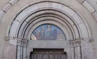 Porche de l'église Saint-Laurent.