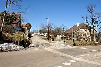 Carrefour à Crouzet-Migette.