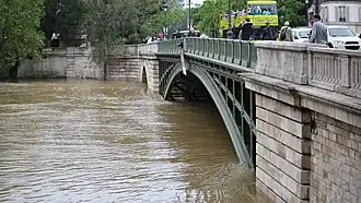 La Seine lors de sa crue à 6,05&nbsp;m au Pont de Sully le 3 juin 2016 à 17h.