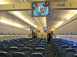 Cabine en classe économique d'un Iliouchine Il-96 de Cubana.