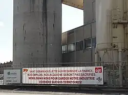 Panneau de protestation contre la vente de la verrerie,juin 2015.