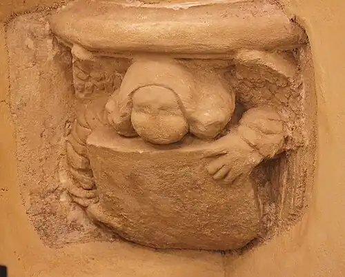 Delfau : culot sculpté.