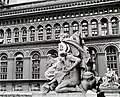 Custom House statue en arrière de New York Produce Exchange de l'Édifice de la Bourse, le 23 juillet 1936