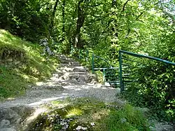 La montée vers les cuves de Sassenage.