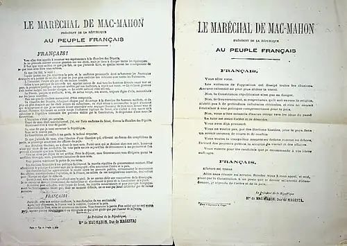 Deux affiches imprimées.