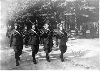 Édouard Brissy : Défilé de soldats anglais (août 1916).