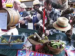 Dégustation sur un stand.