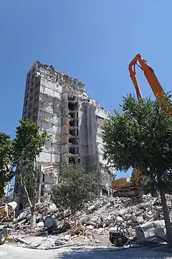 Démolition de la tour.