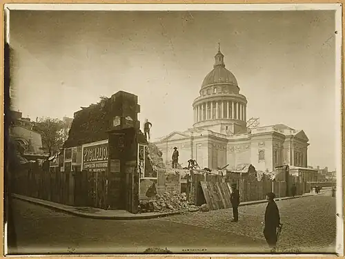 Démolition de maisons autour du Panthéon, rue Clotilde côté rue de l'Estrapade (entre 1910 et 1920).