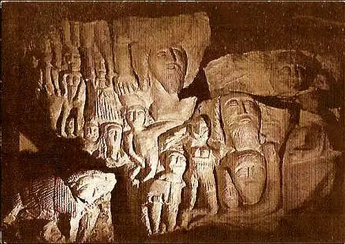 Cave sculptée de Dénezé-sous-Doué,l'espoitrinement à la Valois...