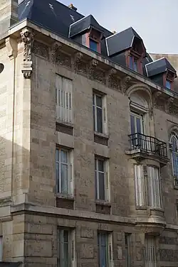 Les sculptures de la façade.