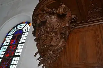 Les boiseries de la tribune.