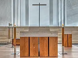 Le chœur de l'église « Heilig-Kreuz-Kirche ».