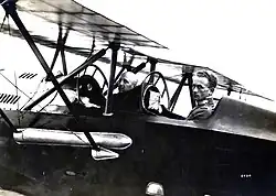 Gabriele D'Annunzio et le capitaine Natale Palli peu avant le décollage pour le vol au-dessus de Vienne, 9 août 1918.