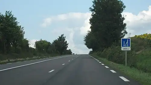 Présignalisation de la fin du créneau de dépassement à trois voies affectées