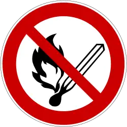 Panneau portant en périphérie un cercle barré d'une diagonale rouges. Au centre une allumette enflammée.