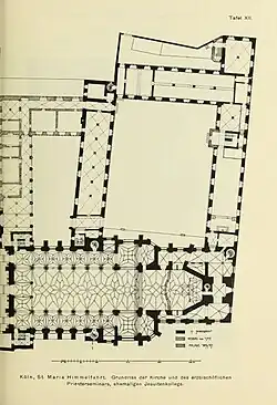 Plan d'une église jouxtée d'un couvent sur son côté gauche.
