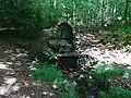 La fontaine Saint-Conval : vue d'ensemble du site.