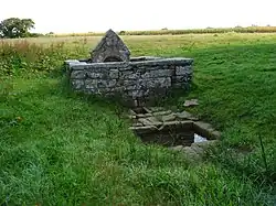 Fontaine Saint-Côme : vue d'ensemble.