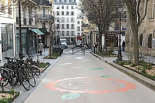 Le bas de la rue Milton.