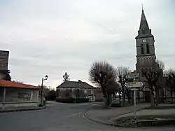 Route départementale 12 vers Thuret et l'église