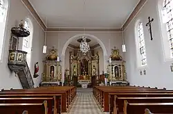 Vue intérieure de la nefvers le chœur.