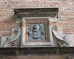 Hôtel Dahus, armoiries du XVIIe siècle.