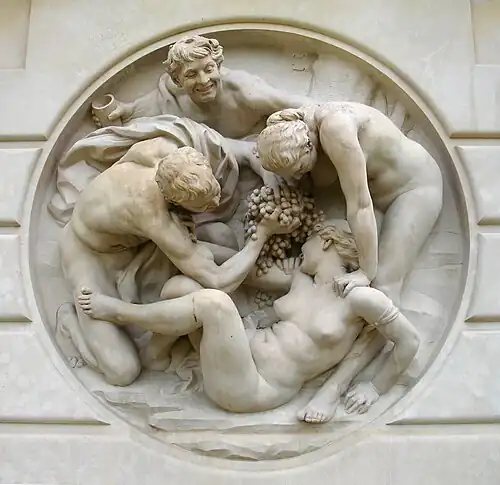 Bacchanale par Jules Dalou, dont le modèle a été exposé au Salon de 1891. Se trouve au centre de la fontaine du Jardin des serres d'Auteuil à Paris, pierre de Tercé, vers 1895–1898.