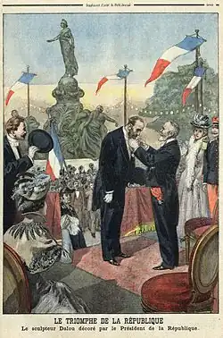 Le sculpteur Jules Dalou décoré par le président Émile Loubet (1899).