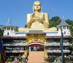 Rajamaha Viharaya.- Entrée du Temple d'or.