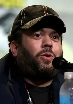 Dan Fogler dans le rôle de Mr. Drumm