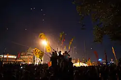 7 juin, des manifestants kurdes agitent des posters d'Öcalan.