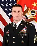 Daniel A. Dailey, Sergeant-Major of the Army en 2017, portant le Ranger Tab (version métal, sur le rabat de poche).