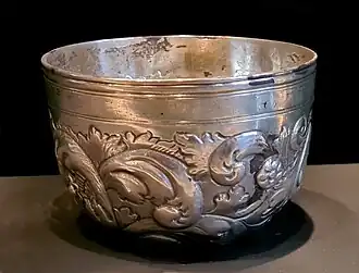 Petit gobelet de chasse à décor d'acanthe.