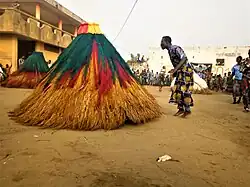 Danse du vodoun Zangbéto à guinzin au Bénin lors de la fête du 10 Janvier 2020