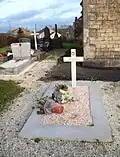 Sépulture militaire dans le cimetière civil.