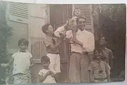 Photo des 7 frères de Saxcé en 1932. Arnaud, troisième en partant de la gauche.