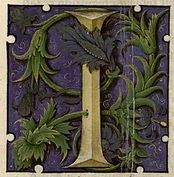 Grand I en relief sur fond mauve orné de feuillages verts.