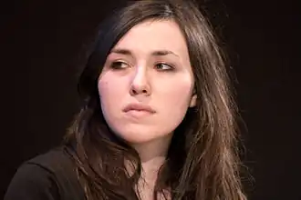 Deborah Grall interprète Raphaëlle