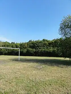 Le puits no&nbsp;2 dans son environnement.