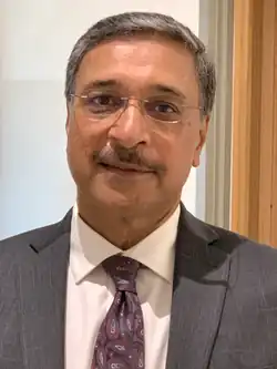 Photo portrait of a man with a mustache and glasses